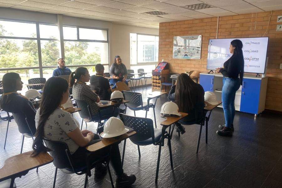 Imagen1_visitando_coldepositos_gestionando_conocimiento_con_el_sector_privado